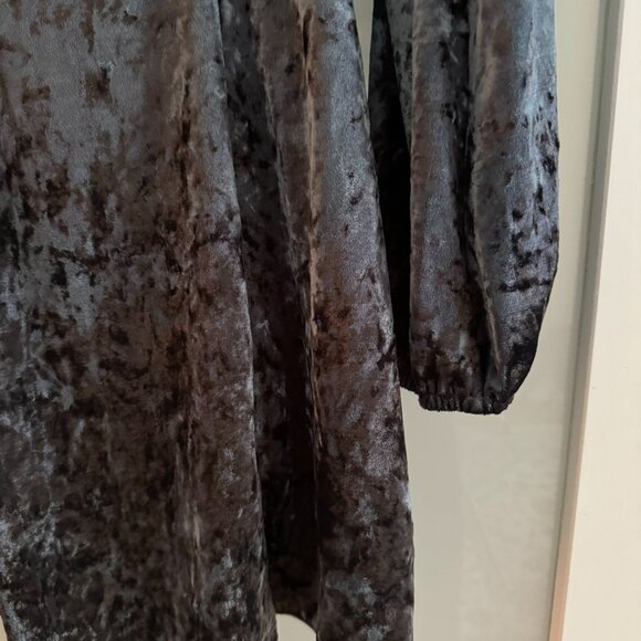 NWT All in Favor Mini Holiday Velvet Dress MSRP $49 Sz S - Picture 3 of 5